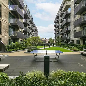  Homestay In Shared Luxury Flat