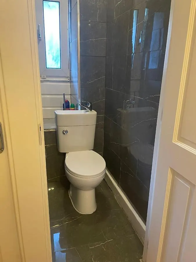 Cosy Room With Smart Tv In Central London