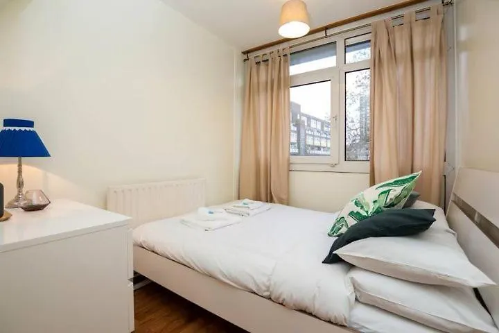 Cosy Room With Smart Tv In Central London